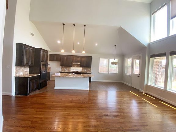 5th image of 15584 Yarberry Dr