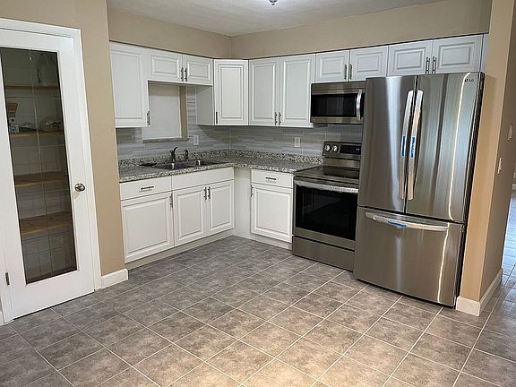 3rd image of 9432 SW 50th Ct