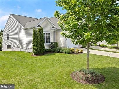 4th image of 140 Castle Hill Dr