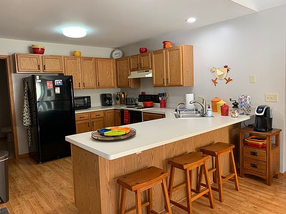 2nd image of 164 Lexington Ct