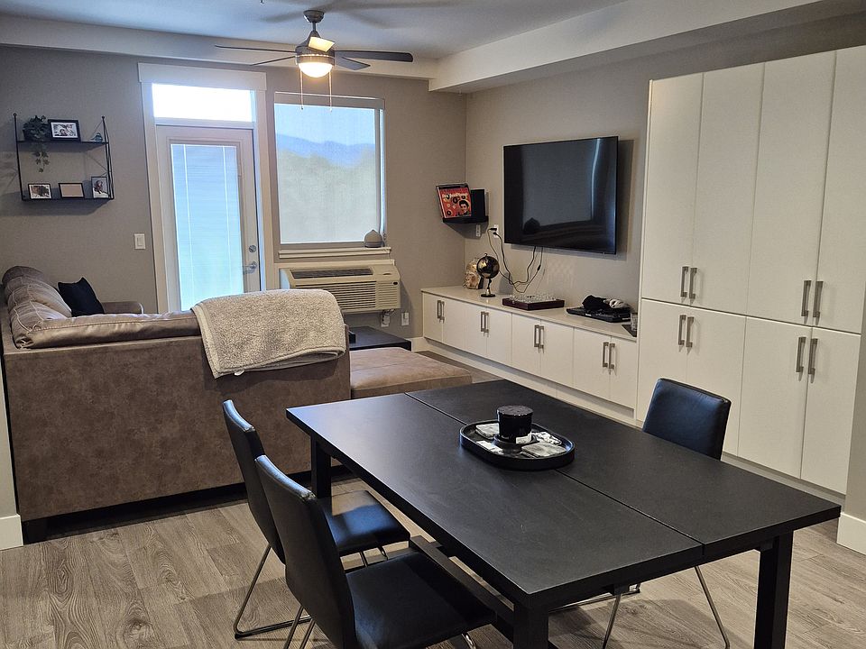 1st image of 925 Leon Ave #427