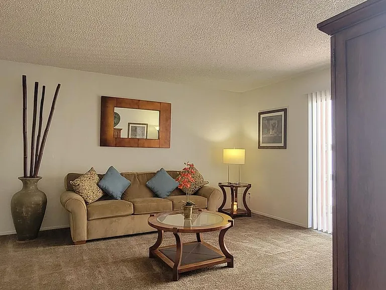 Pantano Villas Apartments — Photo 40