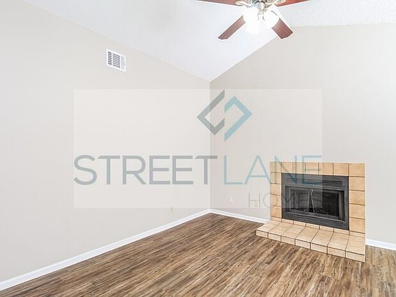 4th image of 921 Sugarberry Dr