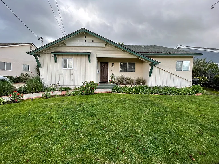 15560 Otsego St — Photo 1