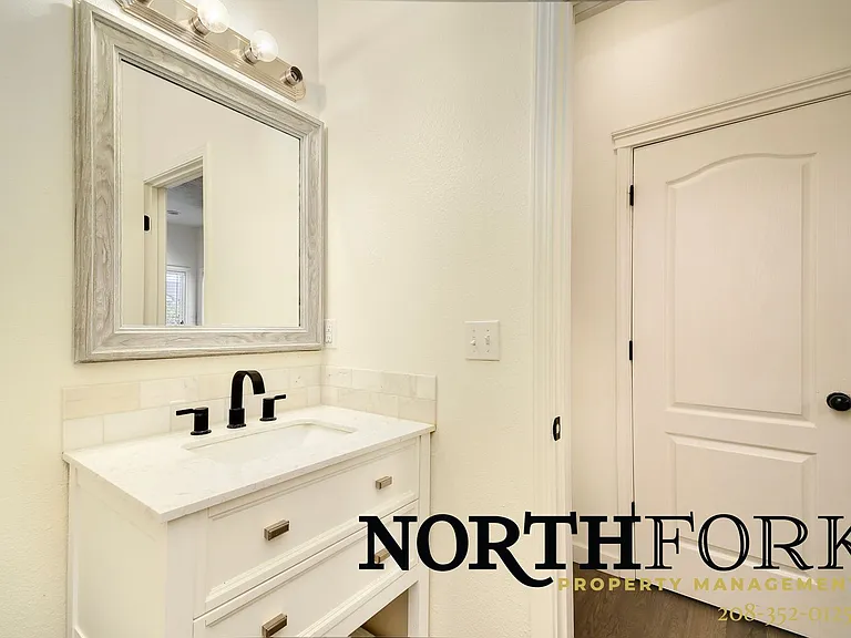1322 E Grand Canyon St — Photo 15