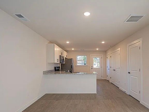 3rd image of 1038 12th St NE