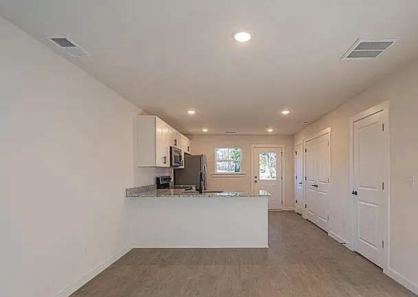1038 12th St NE — Photo 3