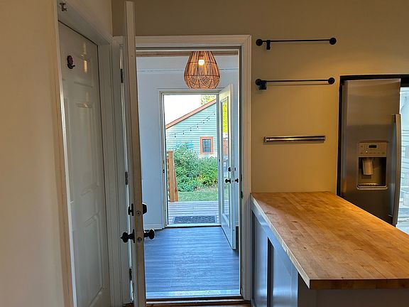 5th image of 1136 S Highland Ave