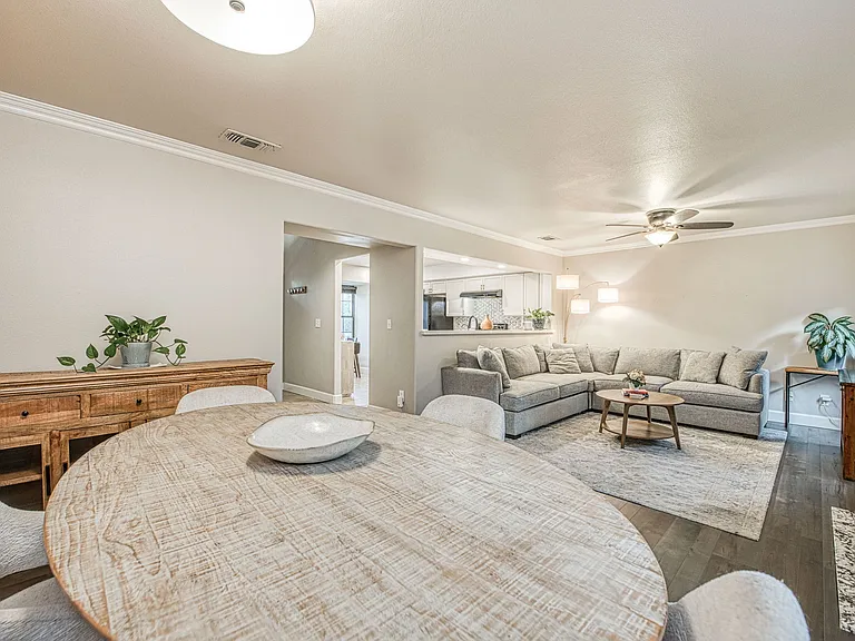 921 E Foxhill Dr — Photo 11