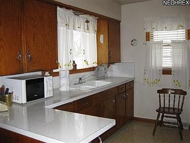2nd image of 289 Roosevelt Ave
