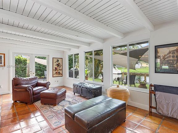 3rd image of 2531 Sugarloaf Ln