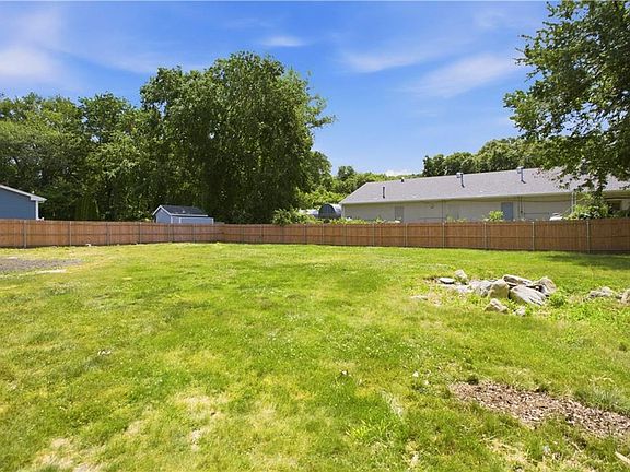 4th image of 5 Baldwin Dr