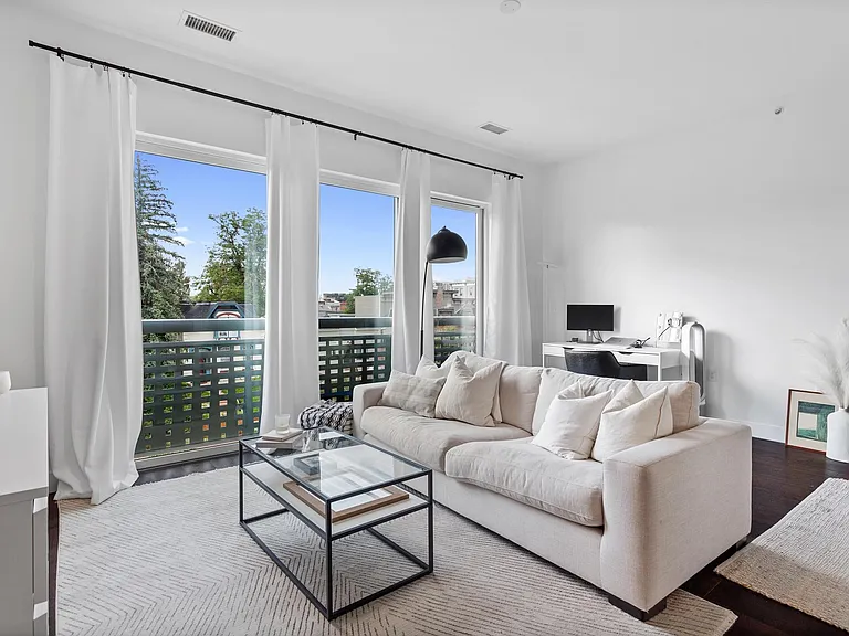 2525 Arapahoe St #310 — Photo 1