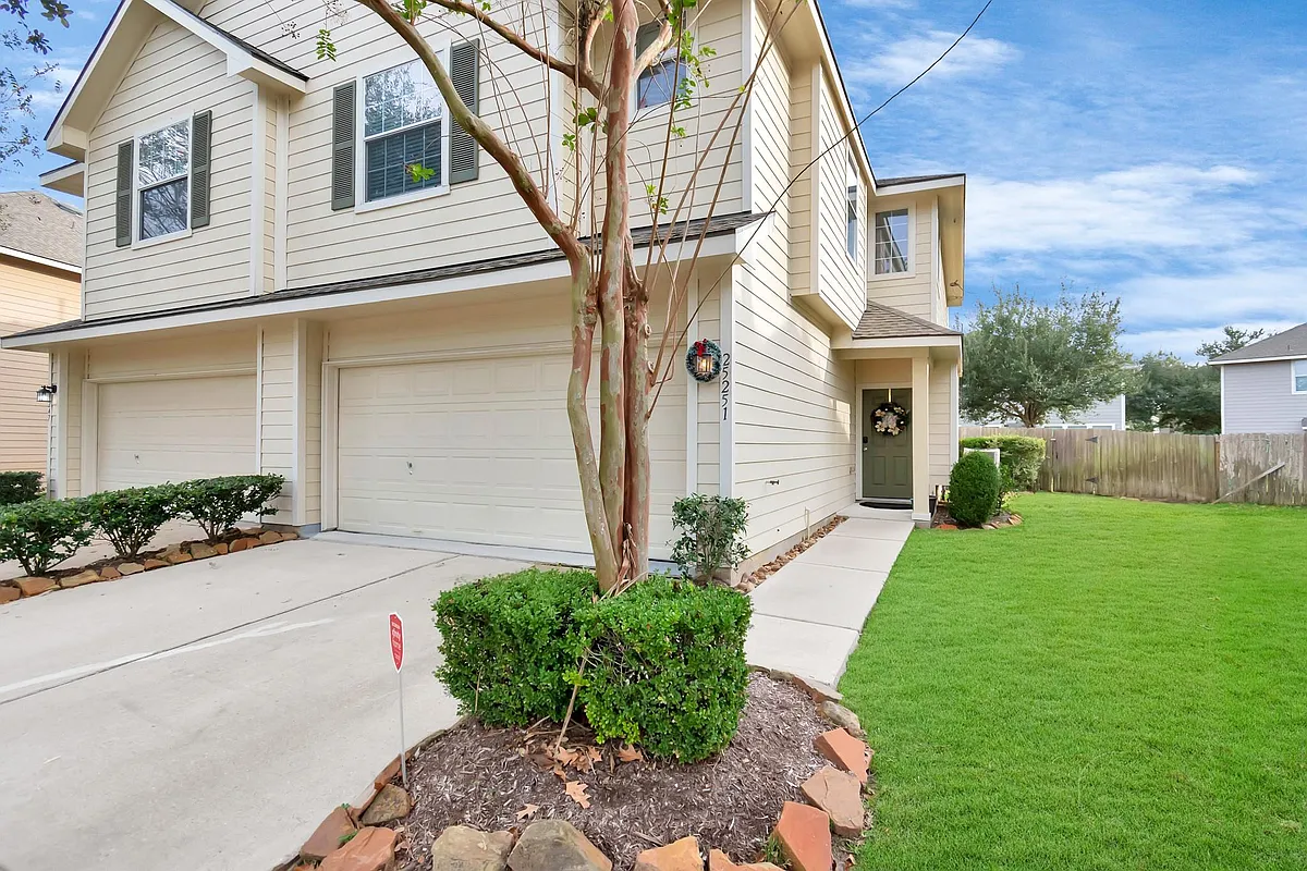 Building Photo - 25251 Bentley Glen Ln