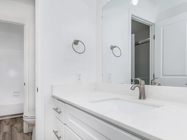 54 Quay Ct — Photo 37