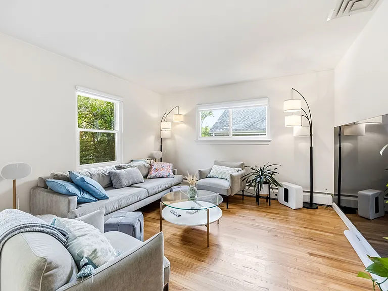 48 Jefferson Ave — Photo 8