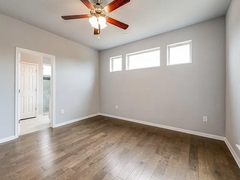 3240 E Whitestone Blvd #23 — Photo 8