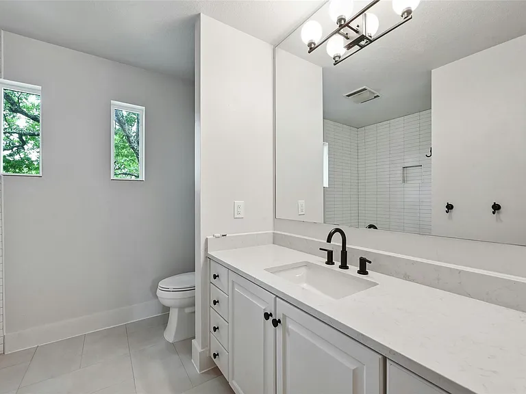 1305 Kenwood Ave — Photo 23