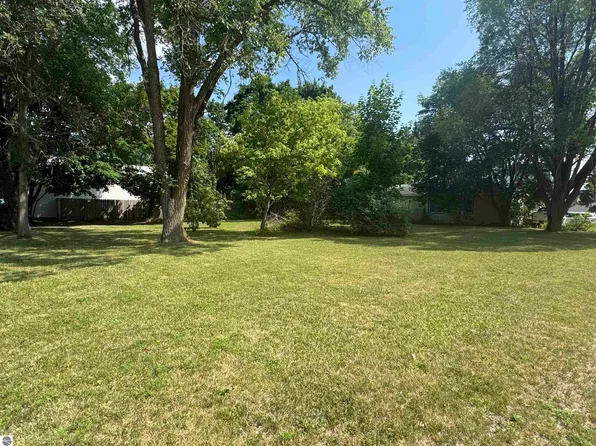 222 N Main St, Lake City, MI 49651