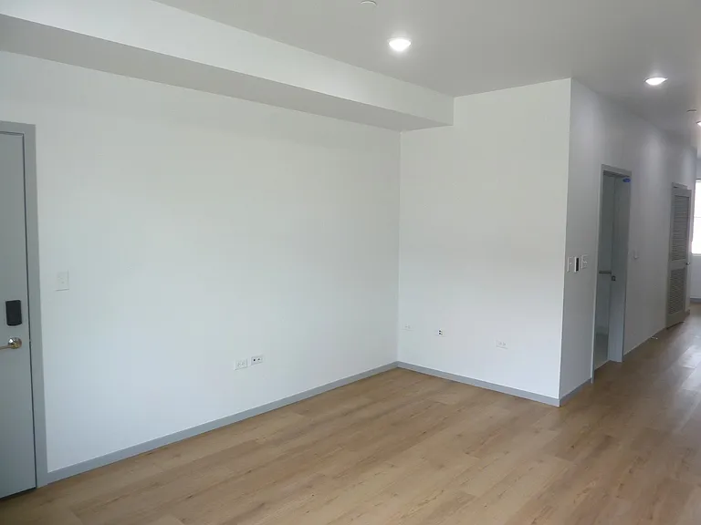 9522 S 53rd Ave #1S — Photo 11