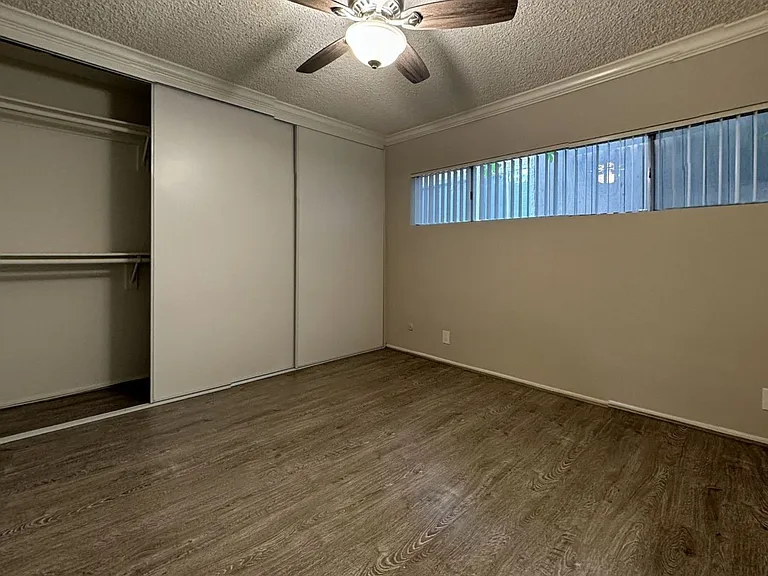 CLN - Collins Apts. — Photo 11