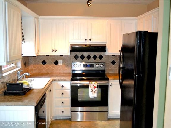 4th image of 68 NE 20th Ct
