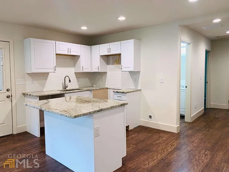 364 Brooks Ave SW — Photo 8