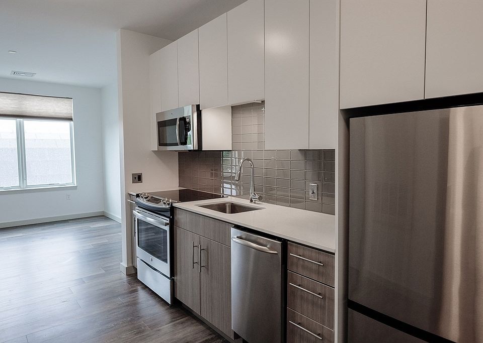 1st image of 180 Telford St Unit 305