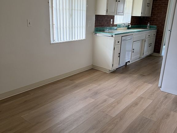 4th image of 204 S Ranch St