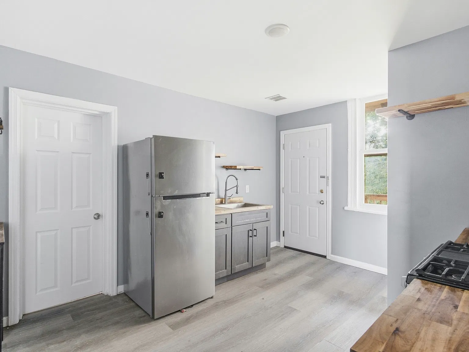 4 bed, $1,850 — Photo 4