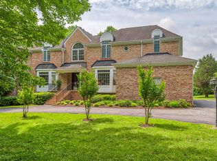 811 Gouldman Ln, Great Falls, VA 22066