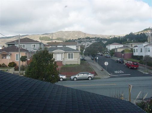 3rd image of 221 Laurel Ave