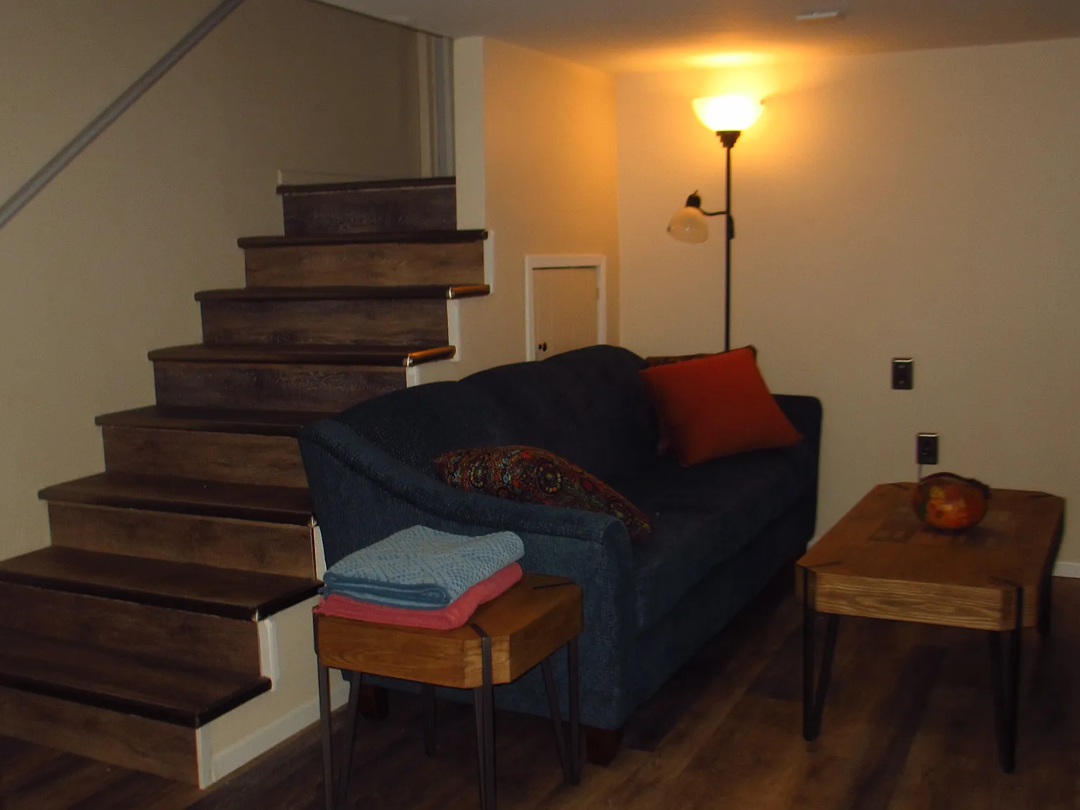 $950 Compact studio apartment, furnished, private home - Fairview — Photo 4