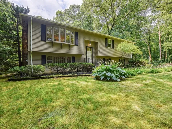 45 Neck Hill Rd, Mendon, MA 01756