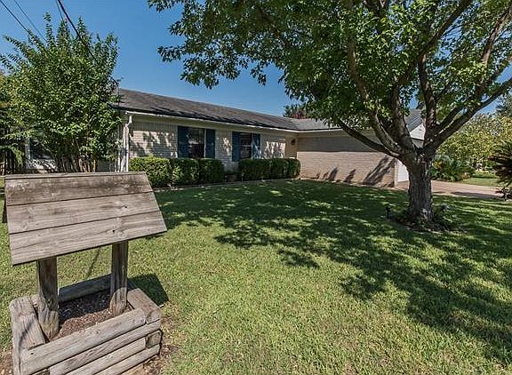 2nd image of 221 Green Pasture Dr