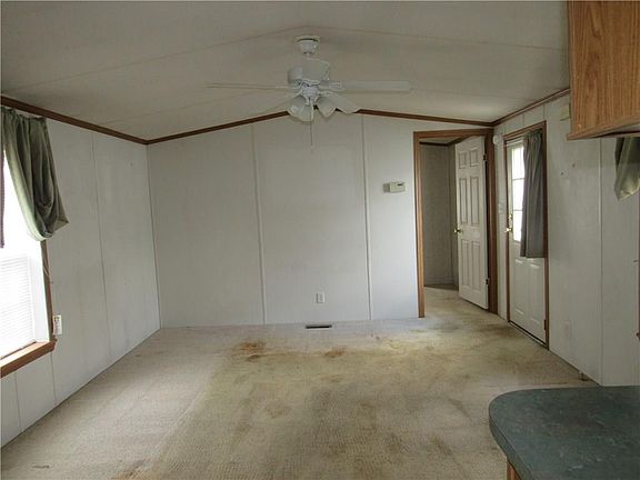 3rd image of 36 West Dr