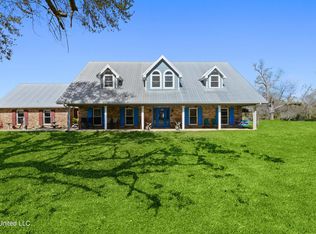1034 Washington St, Bay Saint Louis, MS 39520
