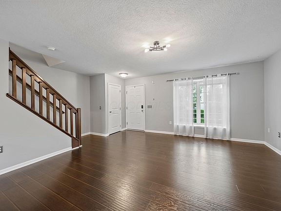 3rd image of 5551 Crystal Falls St