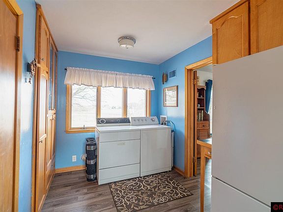 4th image of 1913 Albion Ave