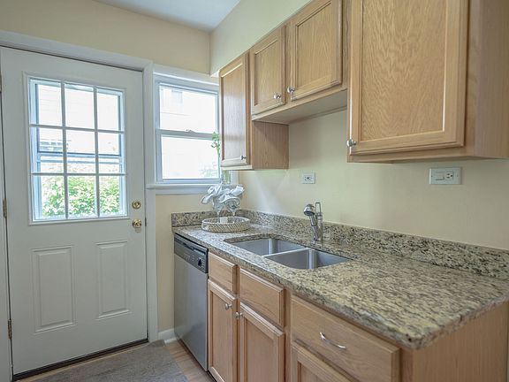 3rd image of 1128 N Harlem Ave APT A