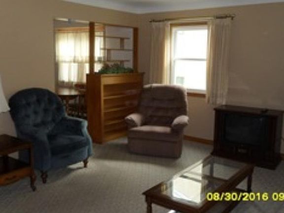 3rd image of 1691 Fremont Ave