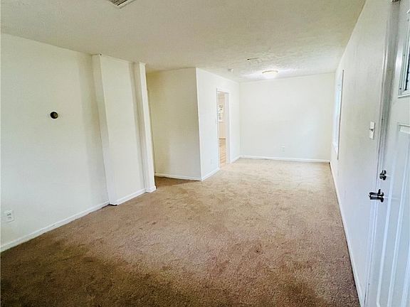 2nd image of 1005 S Pine St