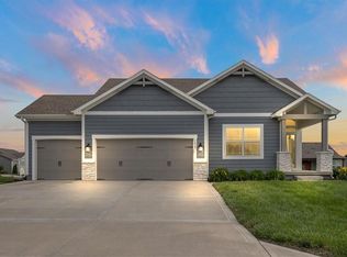 1517 SW Arbor Creek Dr, Lees Summit, MO 64082