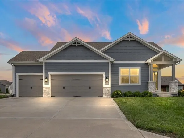 1517 SW Arbor Creek Dr, Lees Summit, MO 64082