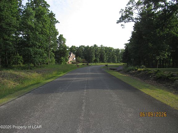 3rd image of 80 Scenicview Dr