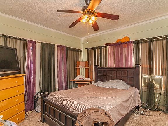 5th image of 548 N Heliotrope Dr