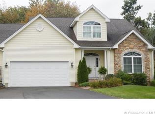 38 Green Briar Dr, Suffield, CT 06078