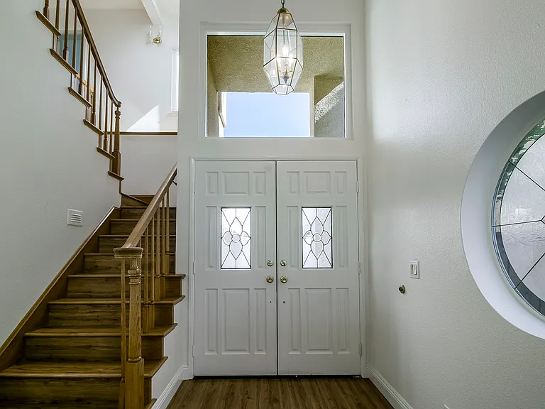 25035 Eaton Ln — Photo 4