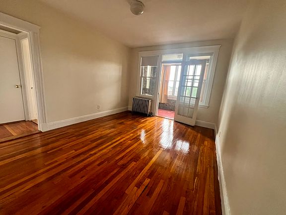 3rd image of 1626 Commonwealth Ave APT 1