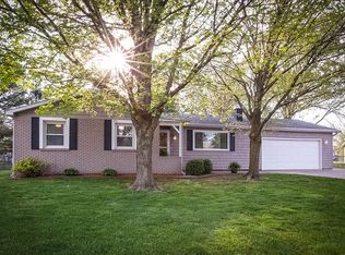 425 Greendell Dr, Dalton City, IL 61925
